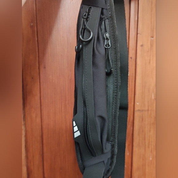 Adidas running bag - Picture 2 of 4